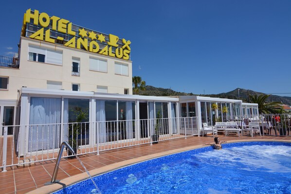 A hotel with a swimming pool, large windows, and a sign that reads "HOTEL ALANDALUS". - Hotel Al Andalus (Nerja)