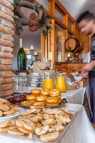 Desayuno buffet diario (EUR 4.9 por persona)