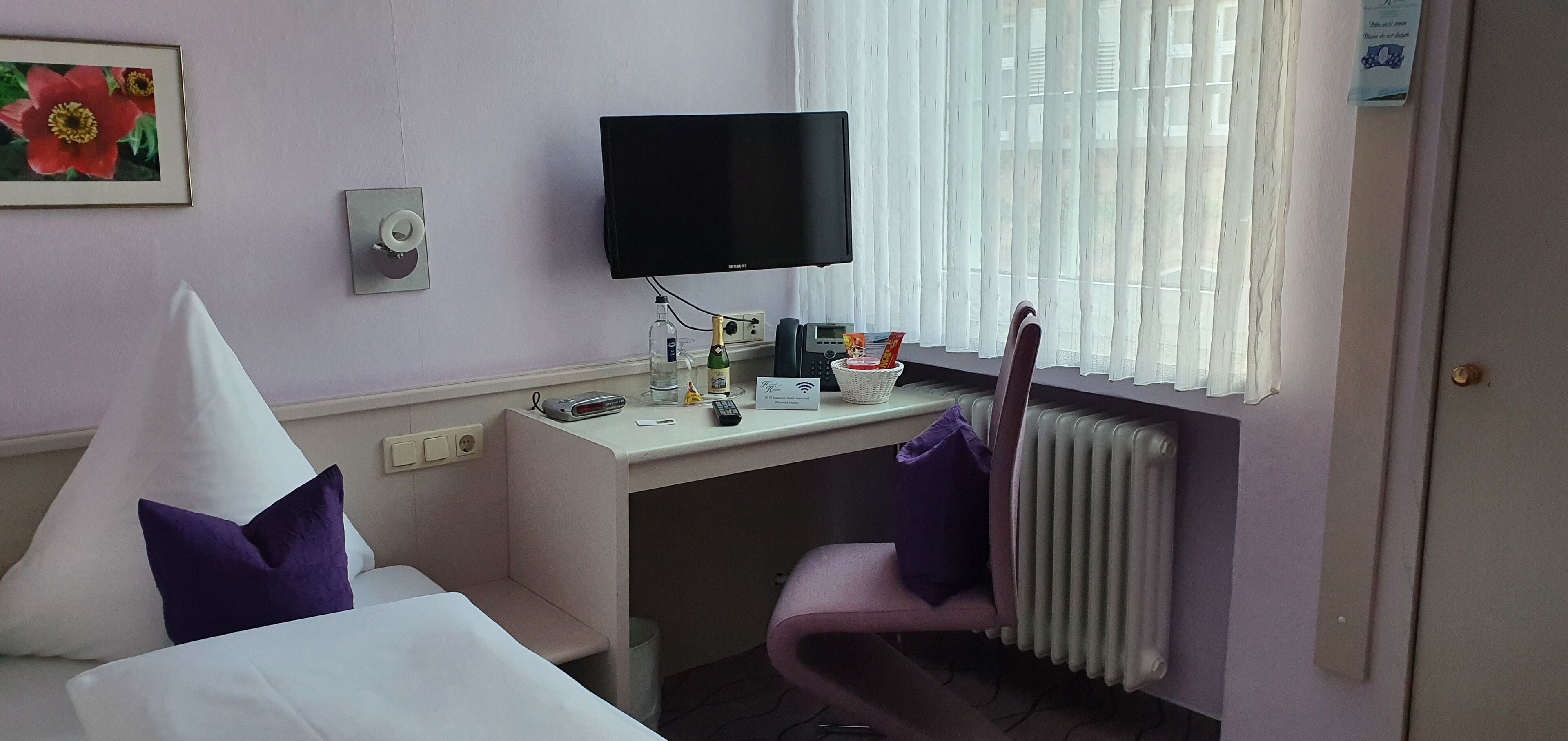 deluxe single room | private kitchen