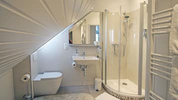 Apartment, Balkon (PENTHOUSE) | Badezimmer | Dusche, kostenlose Toilettenartikel, Handtücher