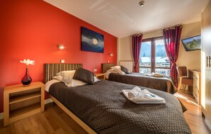 Egyptian cotton sheets, premium bedding, desk, laptop workspace - Hotel Rhodos Morzine (Morzine)