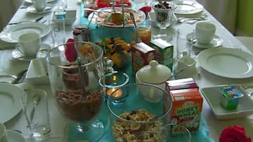 TĂ€gliches inbegriffenes groĂes FrĂŒhstĂŒck