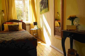 Single Room, Shared Bathroom (Mediterrano)