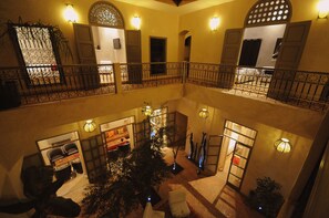 入住/退房自助服務台