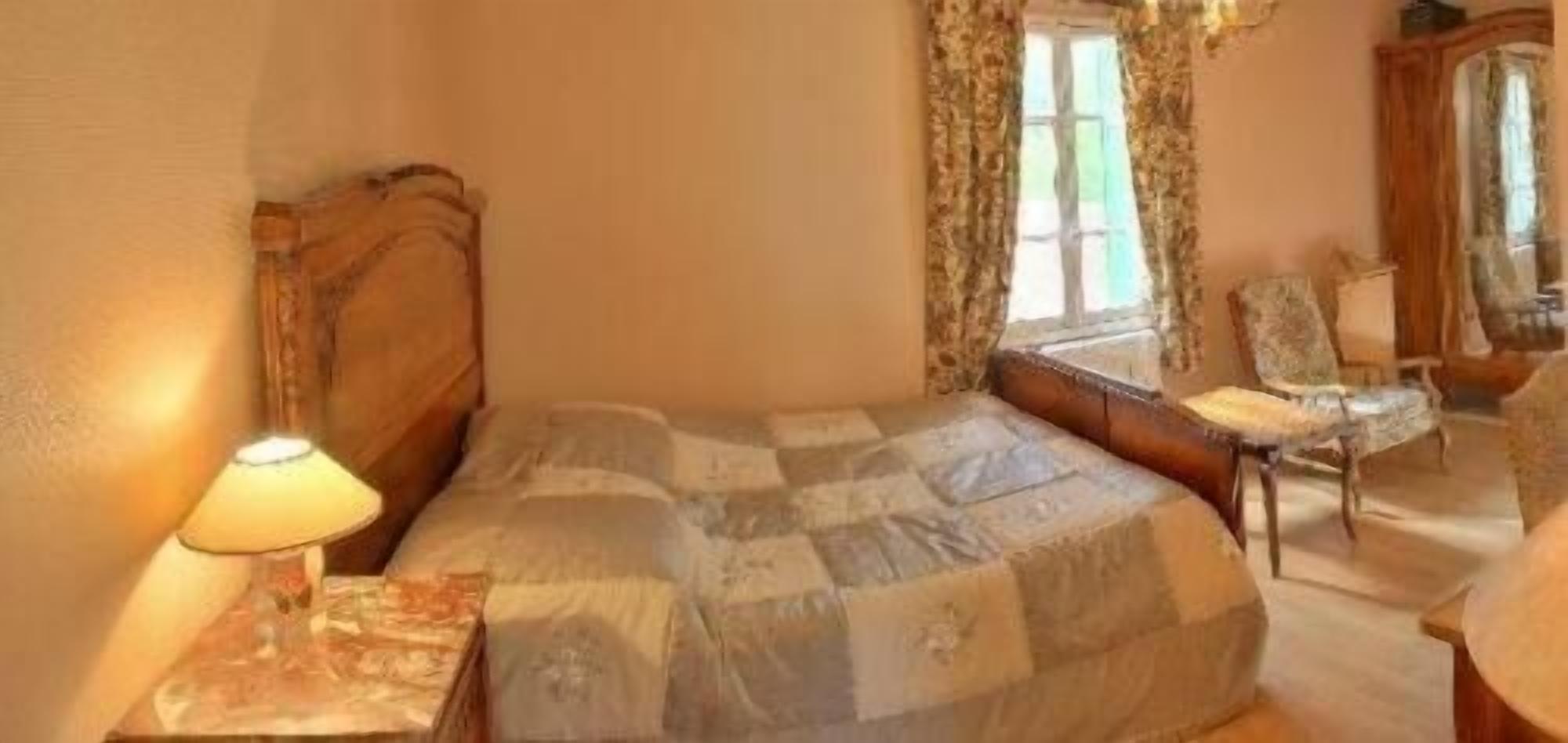 minibar, in-room safe, desk, rollaway beds