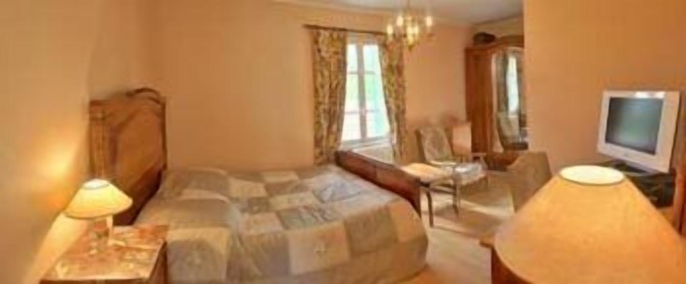 standard room | minibar, in-room safe, desk, rollaway beds