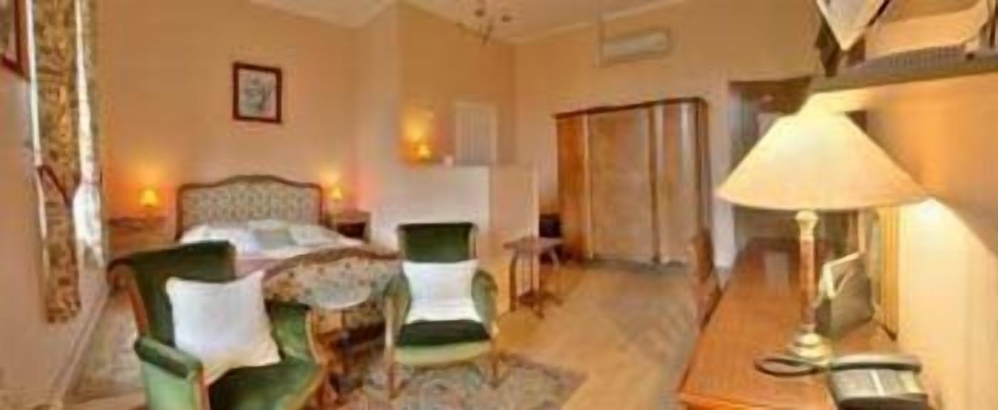 standard room | minibar, in-room safe, desk, rollaway beds