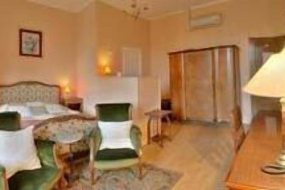 standard room | minibar, in-room safe, desk, rollaway beds