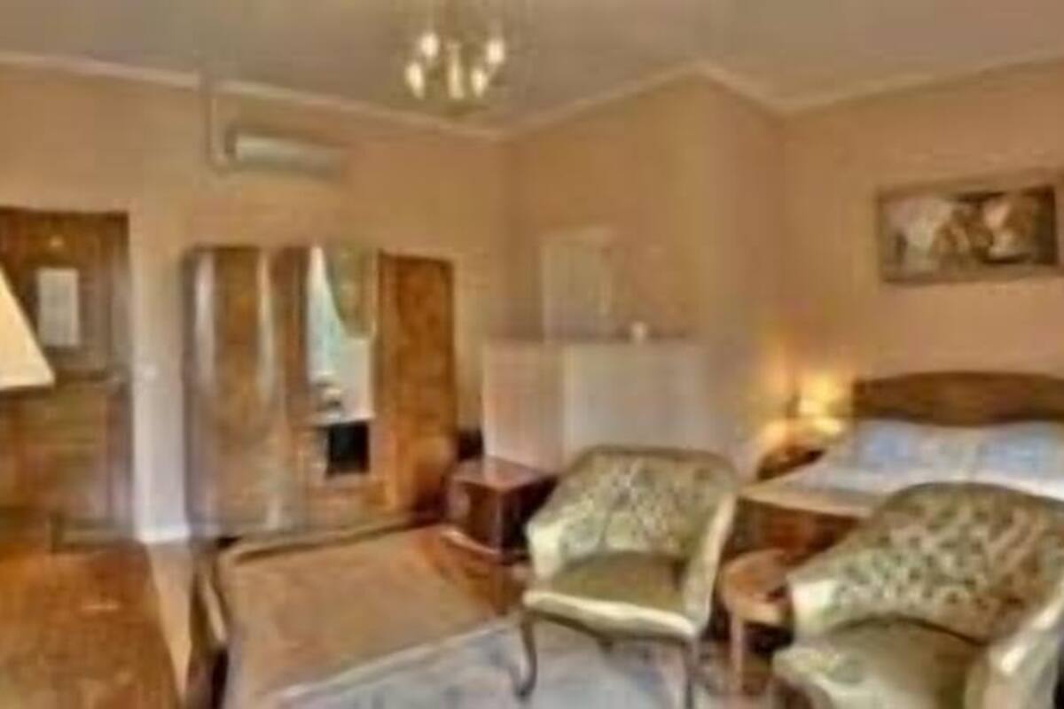 standard room | minibar, in-room safe, desk, rollaway beds