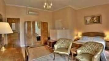 Chambre Standard | Minibar, coffres-forts dans les chambres, bureau, chambres insonorisées