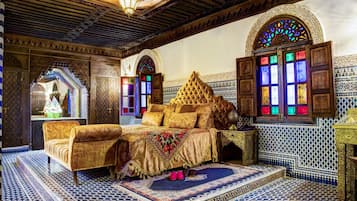 In-room safe, desk, free WiFi