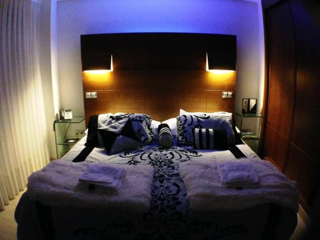 Down duvets, Select Comfort beds, minibar, in-room safe