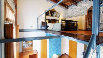 Habitación triple | Escritorio, insonorización, wifi gratis y ropa de cama