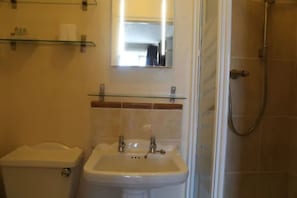 Classic Single Room, 1 Twin Bed, Ensuite | Bathroom | Combined shower/tub, hair dryer, towels - All Seasons Guest House (Oxford)