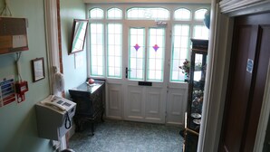 Interior entrance - All Seasons Guest House (Oxford)