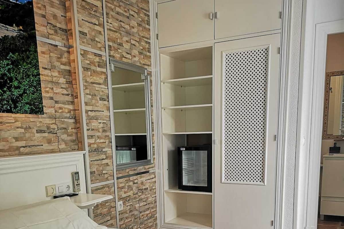 Habitación estándar con 2 camas individuales | Minibar, caja de seguridad en la habitación, wifi gratis y ropa de cama