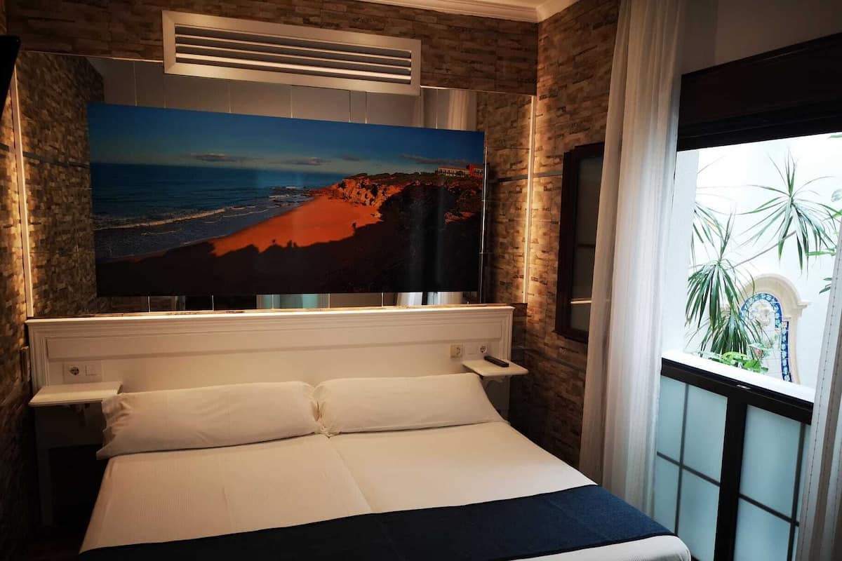 Habitación económica con 2 camas individuales | Minibar, caja de seguridad en la habitación, wifi gratis y ropa de cama