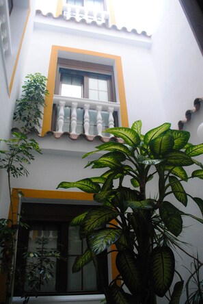 Economy Double Room | Minibar, in-room safe, free WiFi, bed sheets - Hostal Costa de la Luz (Conil de la Frontera)