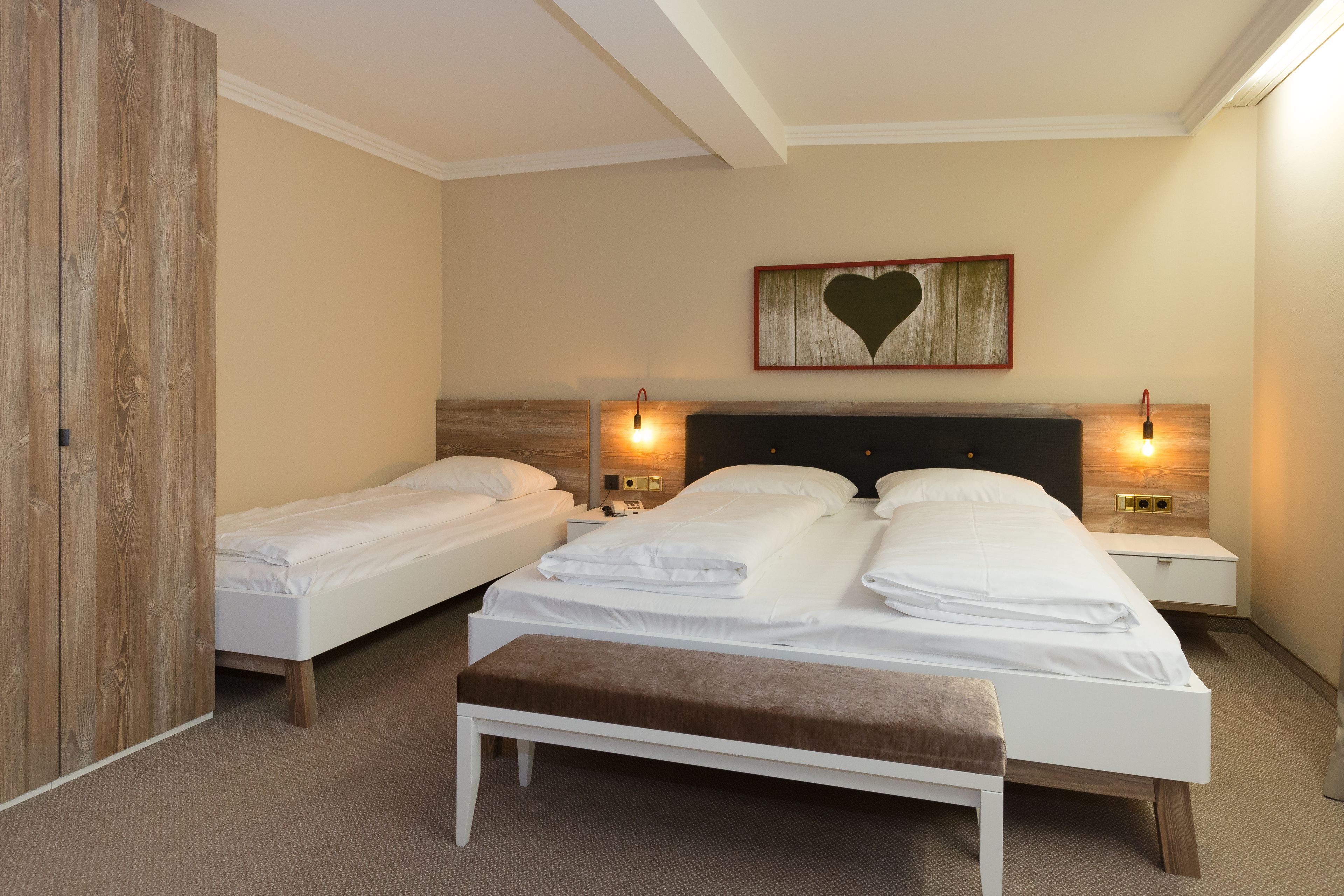 soundproofing, free wifi, bed sheets