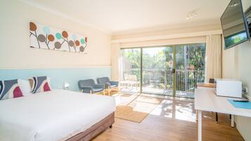 1 bedroom, individually decorated, individually furnished