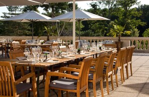 Serveert ontbijt, lunch, Franse gerechten, uitzicht op de golfbaan 