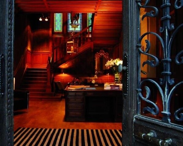 Interior detail - Château La Thuilière (Saint-Front-de-Pradoux)