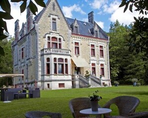 Front of property - Château La Thuilière (Saint-Front-de-Pradoux)