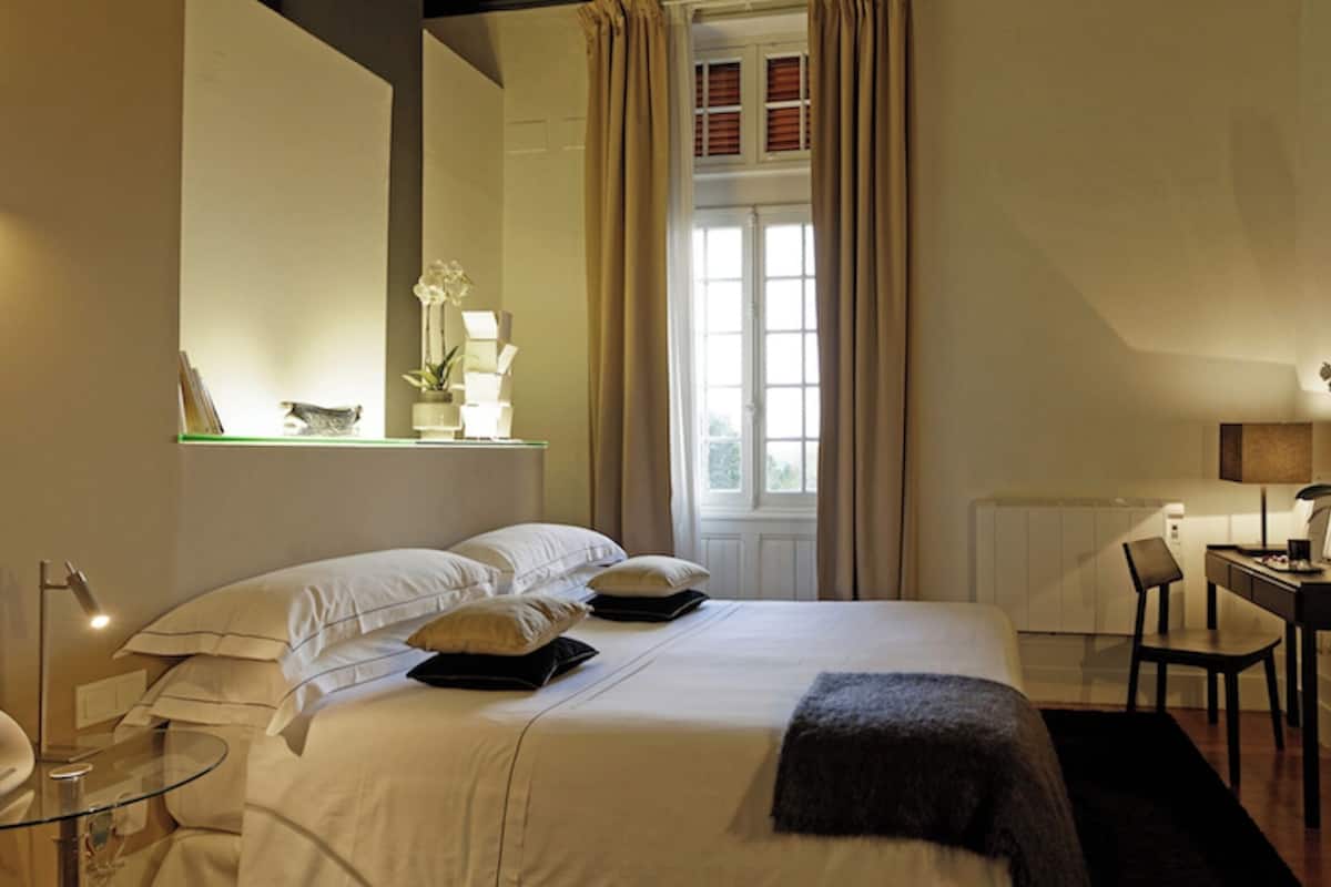 1 bedroom, Egyptian cotton sheets, Select Comfort beds, in-room safe