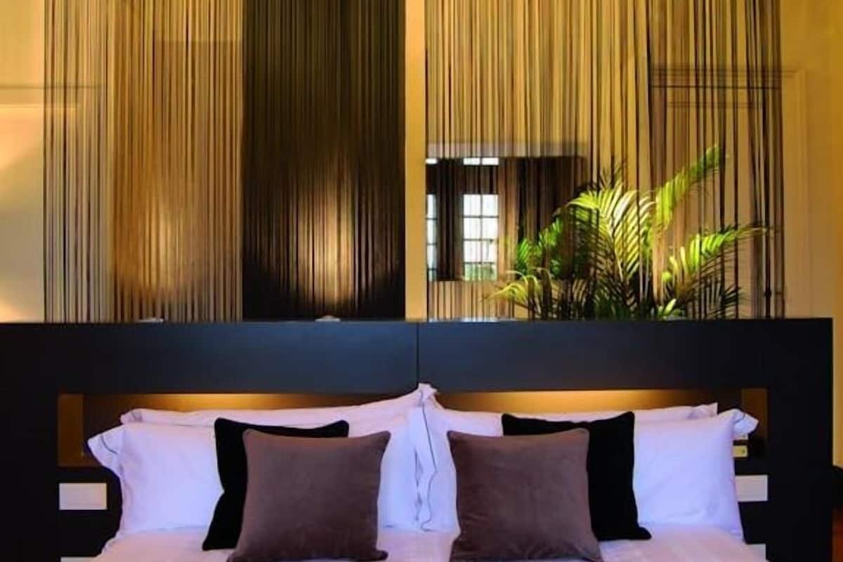 suite (suite xl) | 1 bedroom, egyptian cotton sheets, select comfort beds, in-room safe