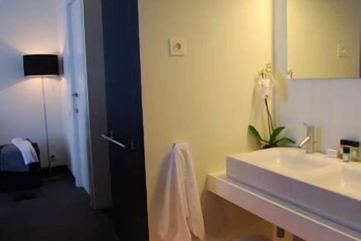 suite (suite xl) | 1 bedroom, egyptian cotton sheets, select comfort beds, in-room safe