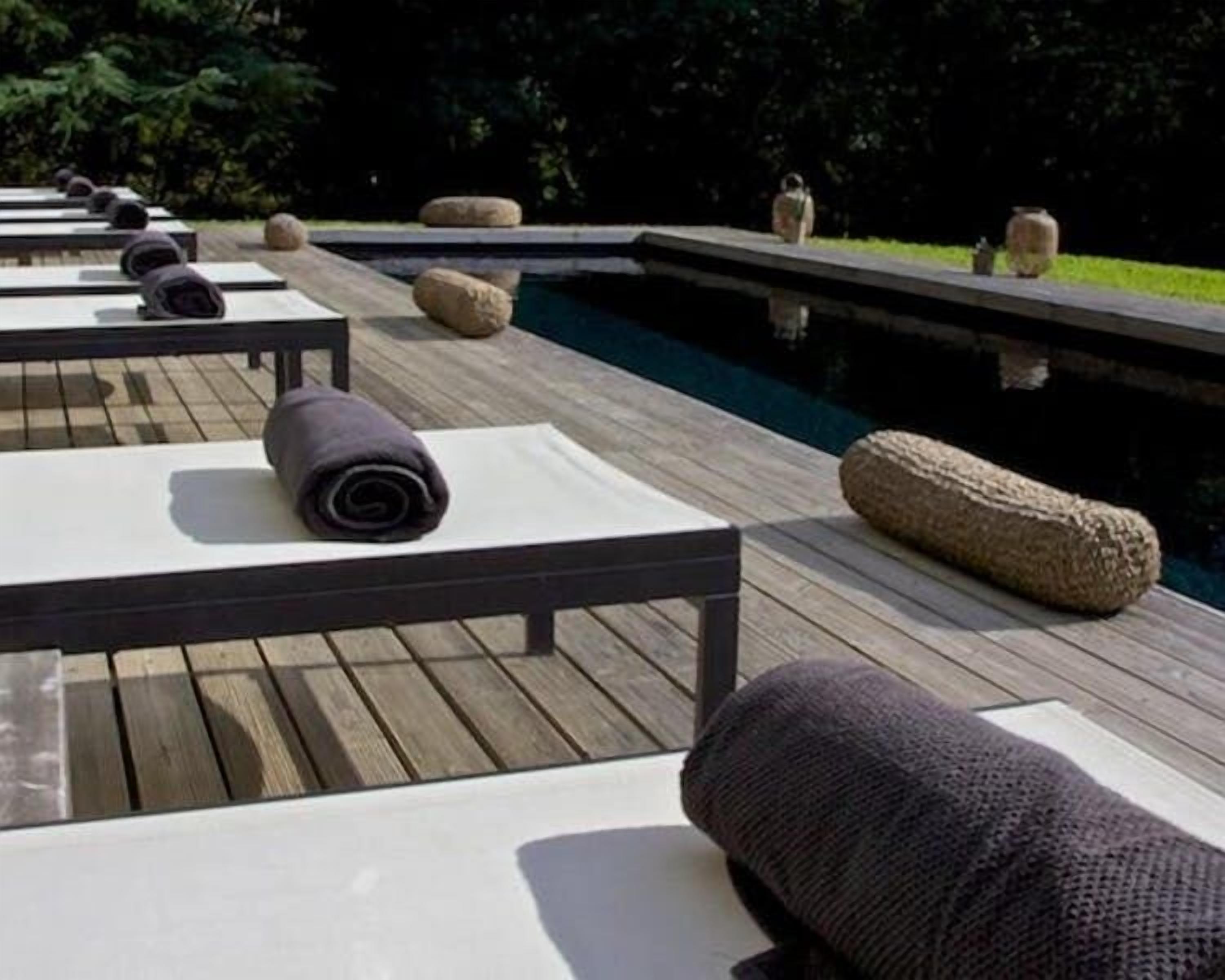 seasonal outdoor pool, pool umbrellas