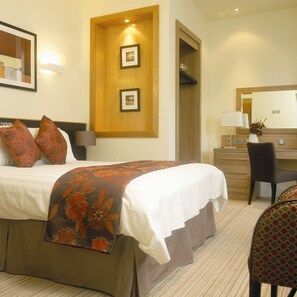 Meja, seterika/papan seterika, Wi-fi percuma, cadar katil