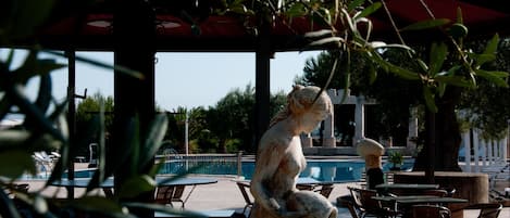 Poolside bar