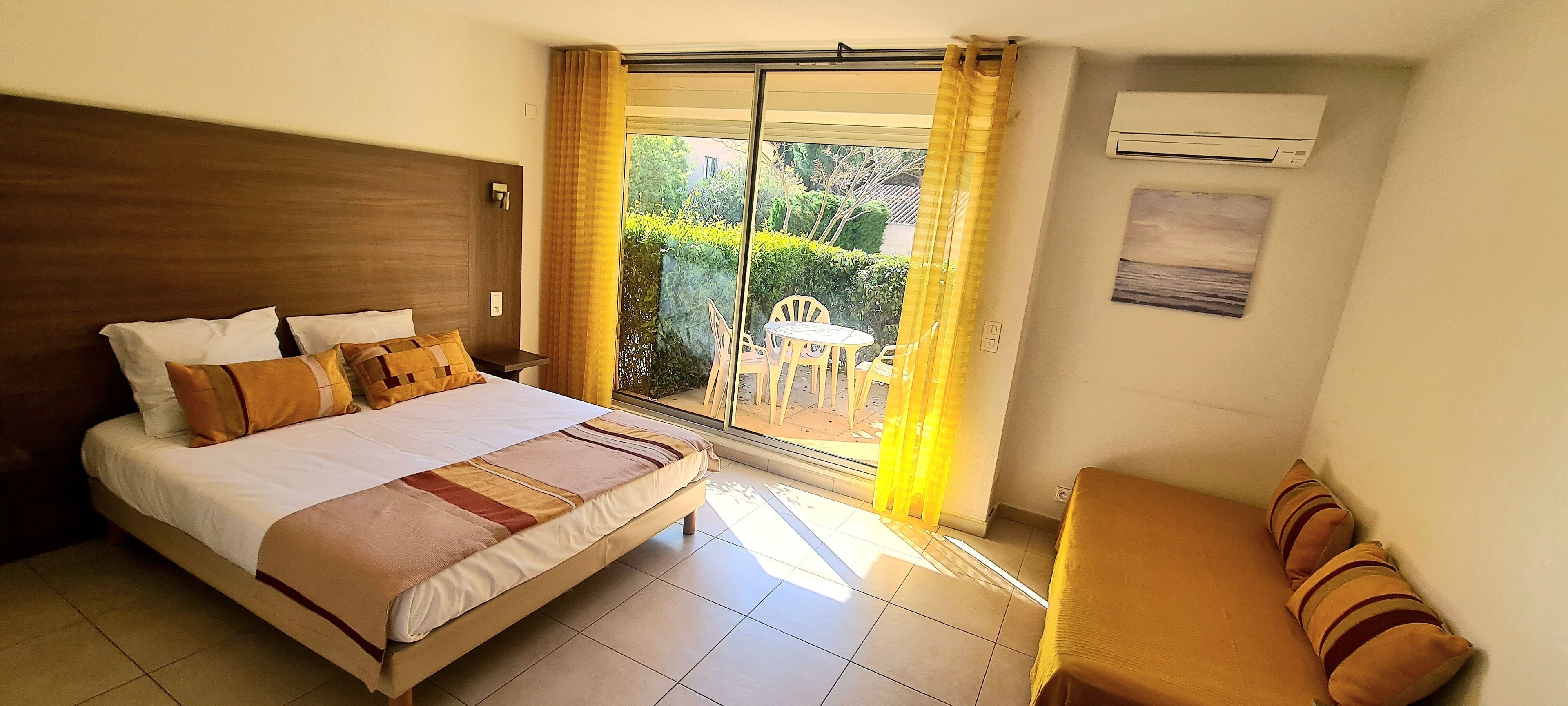 Familien-Vierbettzimmer (max 4p) | Hochwertige Bettwaren, Schreibtisch, kostenlose Babybetten