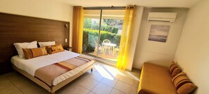 Firemannsrom – familie (max 4p) | Sengetøy av topp kvalitet, skrivebord og barnesenger (inkludert)