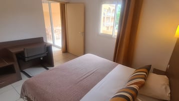 Chambre Quadruple Familiale (max 5p) | Literie de qualité supérieure, bureau, lits bébé (gratuits)