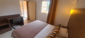 Familien-Vierbettzimmer (max 5p) | Hochwertige Bettwaren, Schreibtisch, kostenlose Babybetten