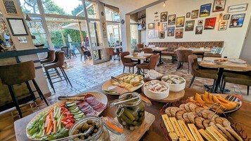 Daily buffet breakfast (EUR 9.9 per person)