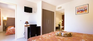 Premium bedding, desk, free cribs/infant beds, free WiFi - Hôtel Le Maritime (Argelès-sur-Mer)