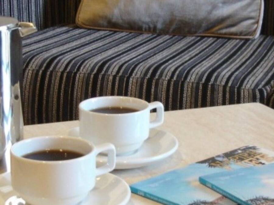 Hochwertige Bettwaren, Daunenbettdecken, Pillowtop-Betten, Schreibtisch