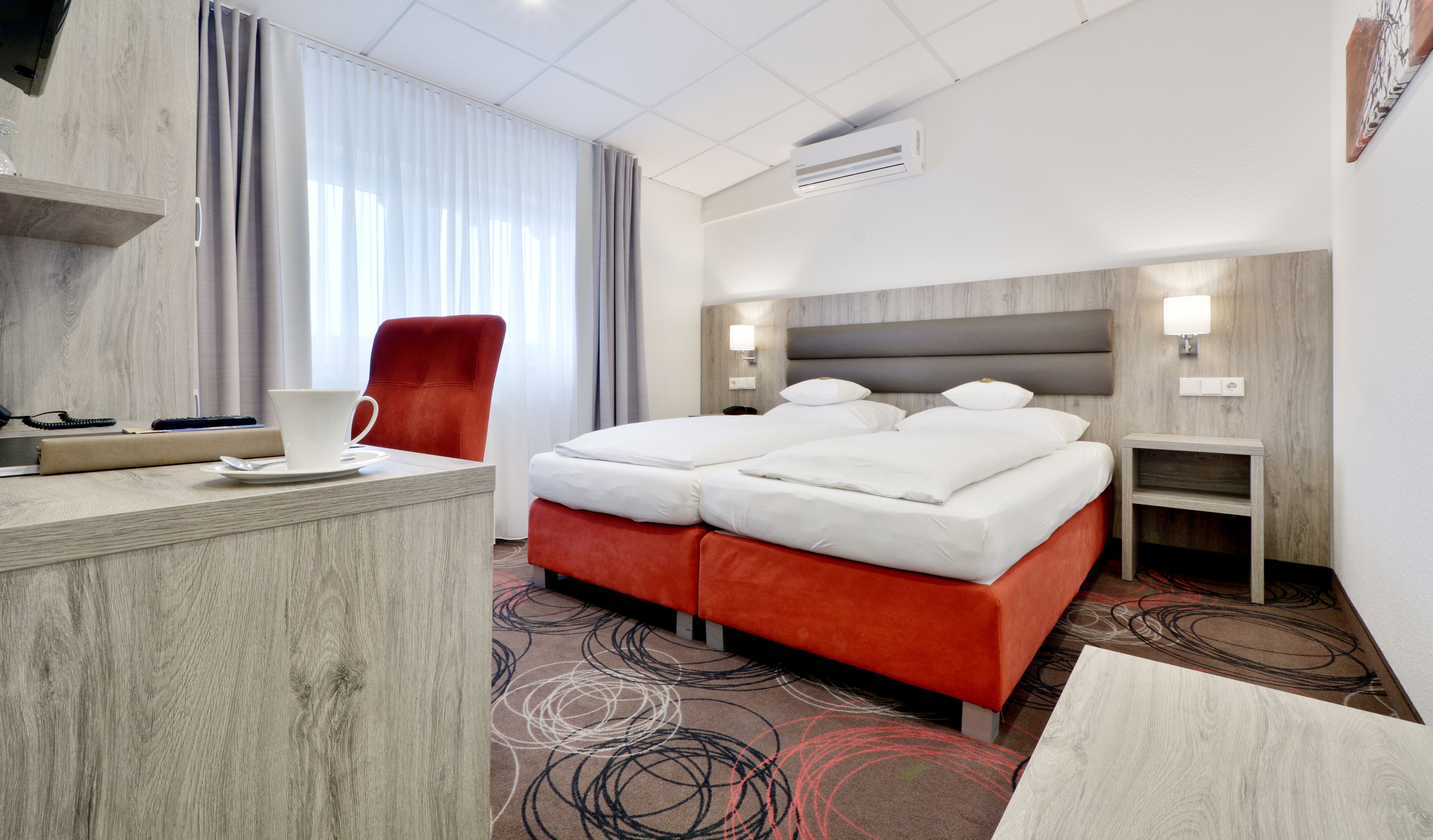 classic double room | premium bedding, minibar, in-room safe, desk