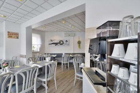 Tägliches Frühstücksbuffet gegen Gebühr. Hotel Engelhorn