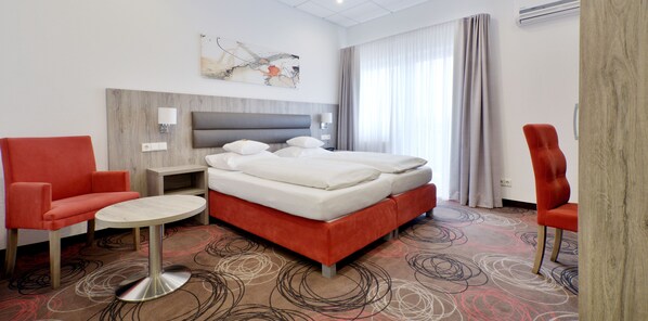 Standard-Doppelzimmer | Hochwertige Bettwaren, Minibar, Zimmersafe, Schreibtisch