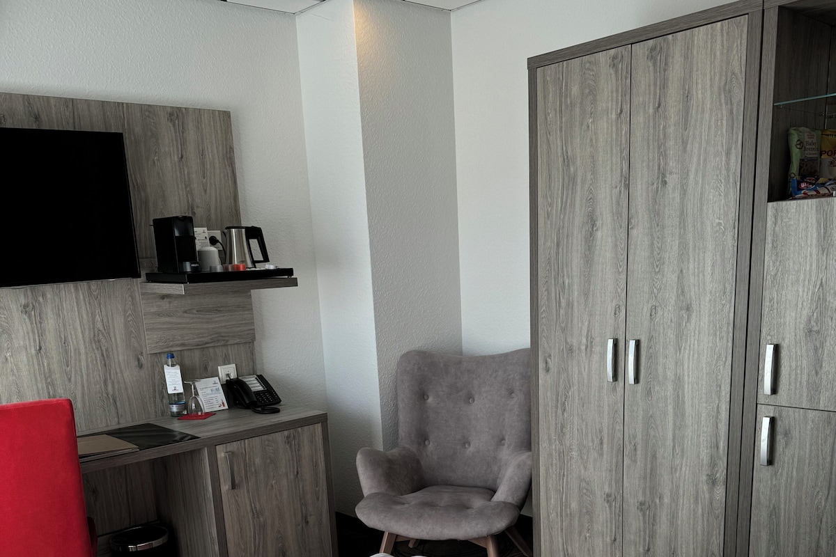 Comfort Single Room | Premium bedding, minibar, in-room safe, desk