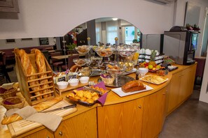 Daily buffet breakfast (EUR 10.90 per person)