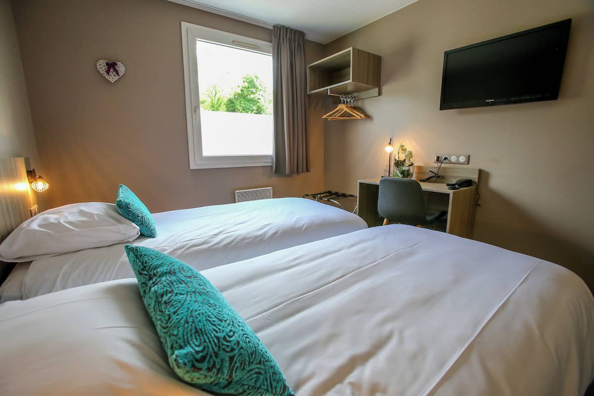 Habitación Confort con 2 camas individuales | Escritorio y wifi gratis