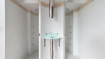 Sauna, hot tub, steam room