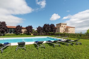 Indoor pool, seasonal outdoor pool, sun loungers