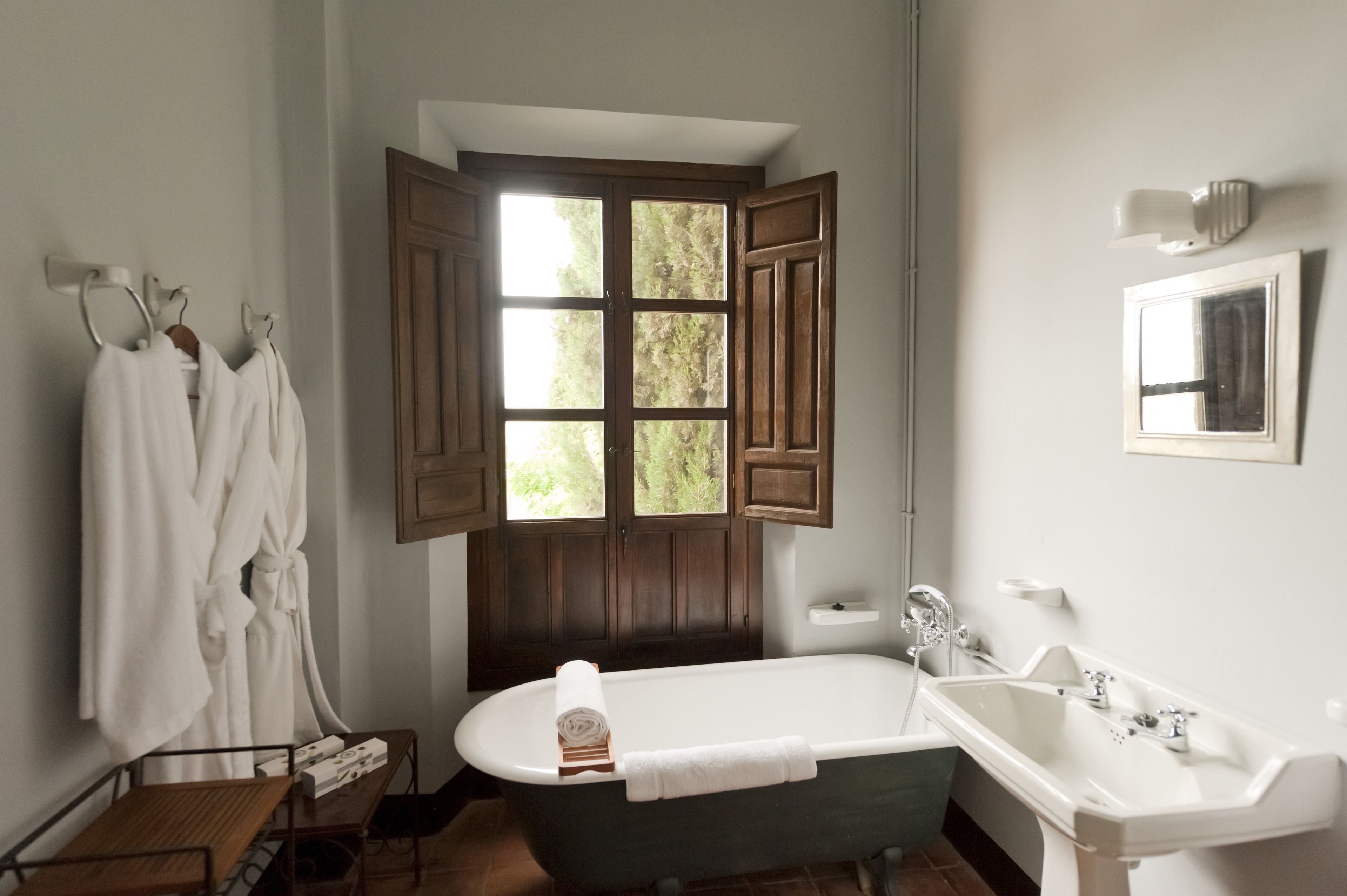 superior double room (the stately) | bathroom | free toiletries, hair dryer, bathrobes, towels