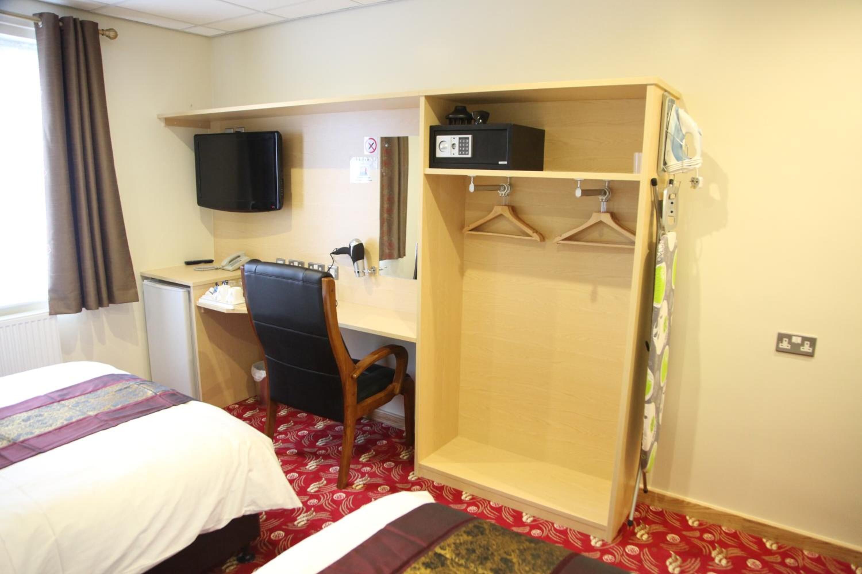 1 bedroom, in-room safe, desk, iron/ironing board
